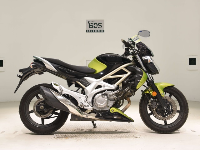 Suzuki GLADIUS SFV650