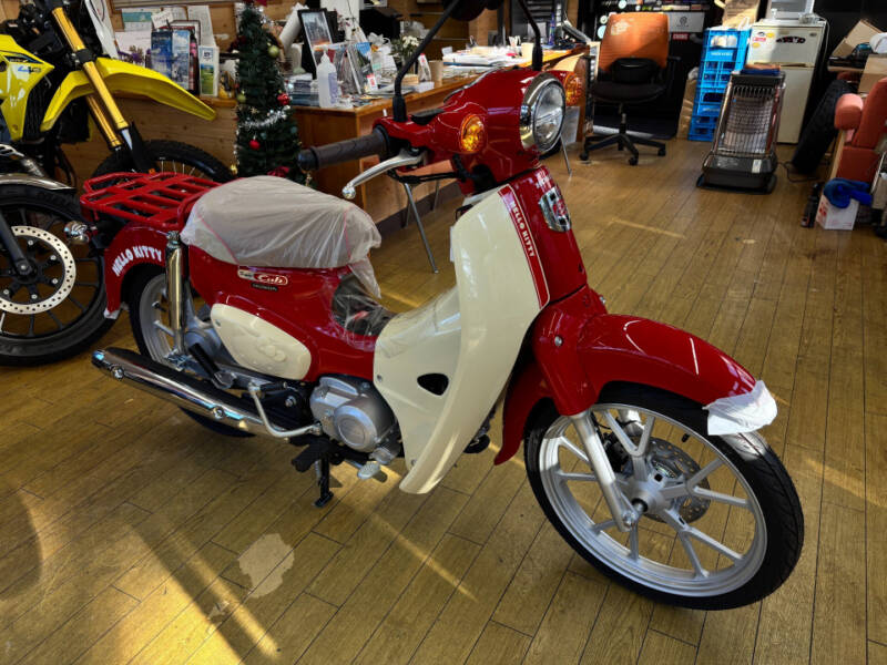 Honda SUPER CUB 110 HELLO KITTY