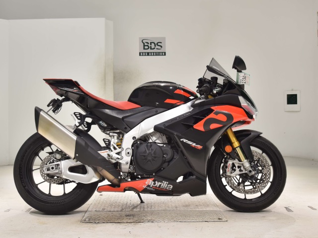 Aprilia rsv4 1100 factory