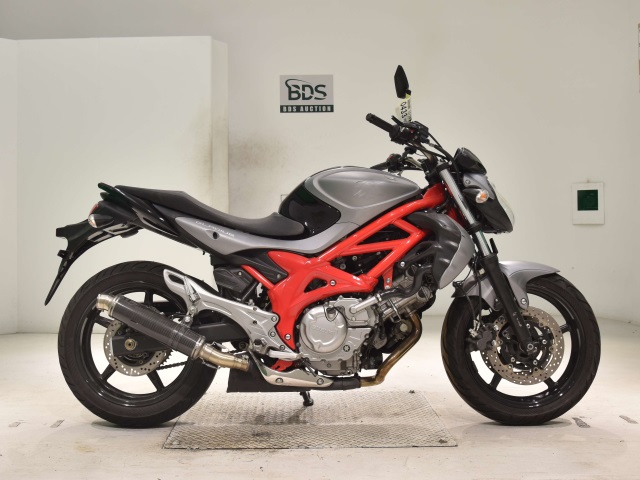 Suzuki GLADIUS SFV400