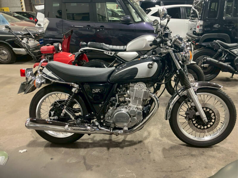 Yamaha SR400