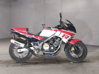 Yamaha FZ750