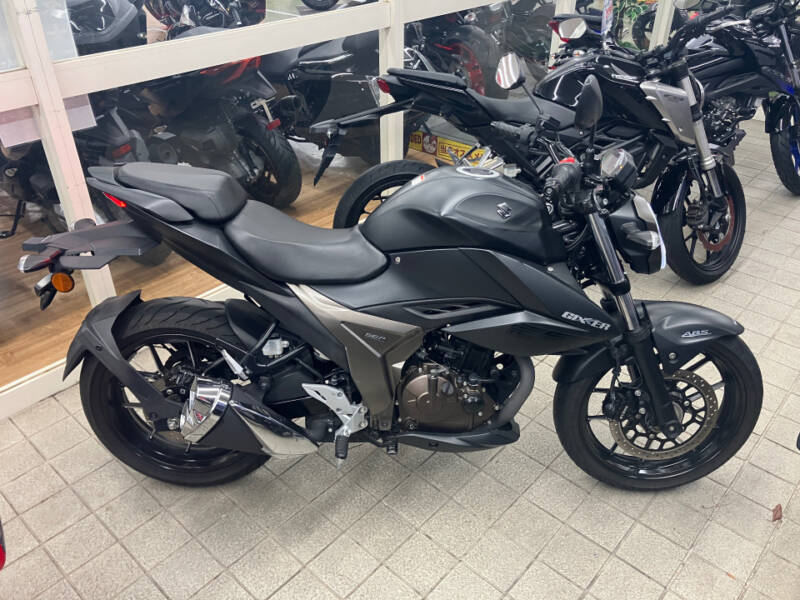 Suzuki GIXXER250