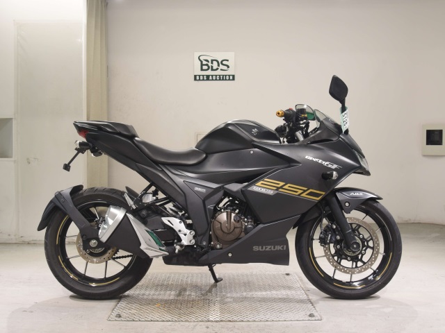 Suzuki GIXXER250SF