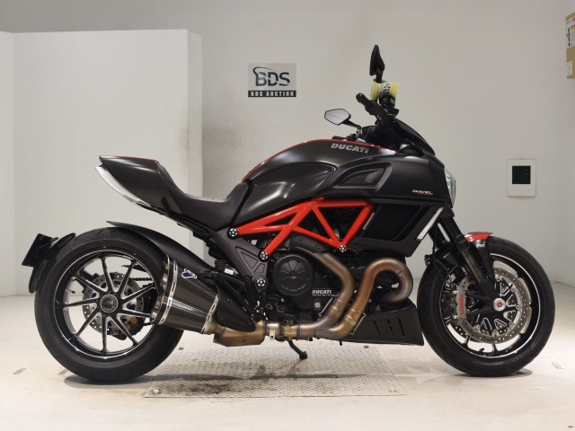 Ducati DIAVEL CARBON