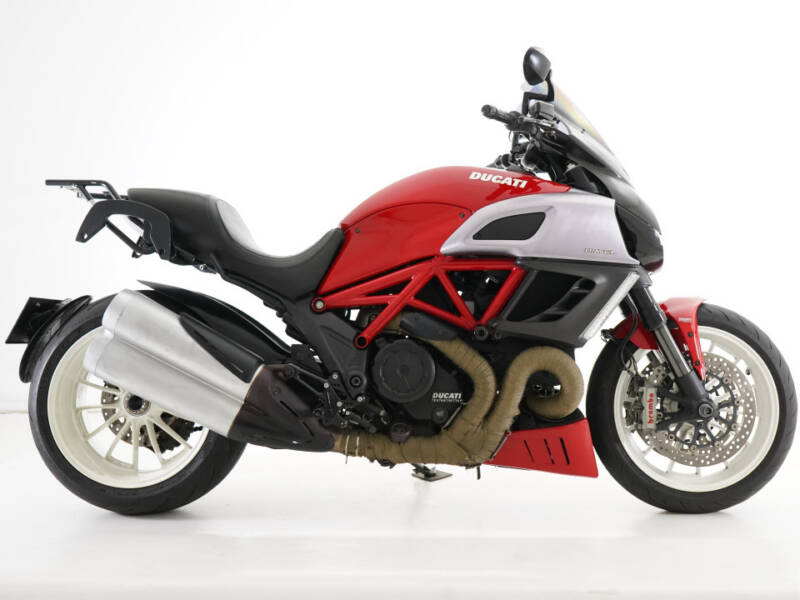 Ducati DIAVEL STRADA
