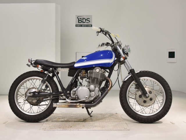 Yamaha SR400