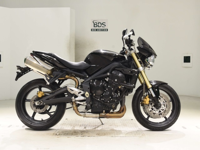 Triumph STREET TRIPLE