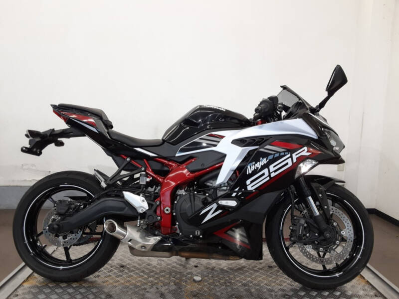 Kawasaki NINJA ZX-25R KRT