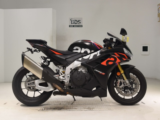Aprilia rsv4 1100 factory