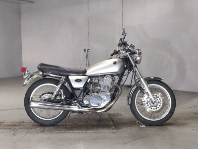 Yamaha SR400