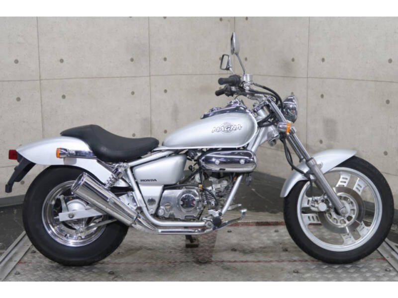 Honda MAGNA50