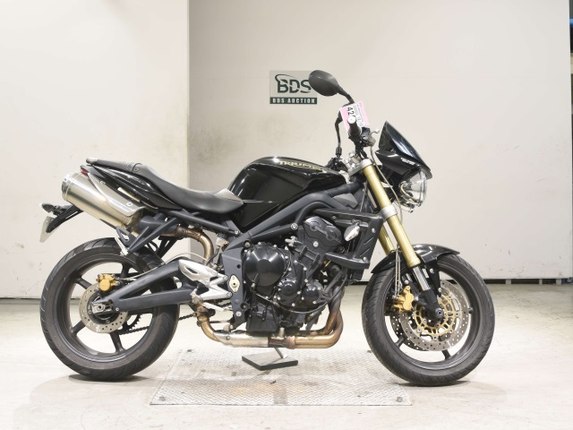 Triumph STREET TRIPLE