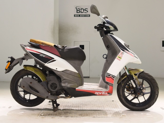 Aprilia sr motard 125