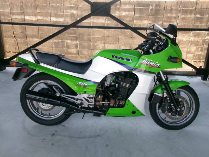 Kawasaki GPZ900R