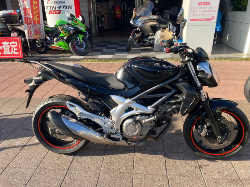 Suzuki GLADIUS SFV400A
