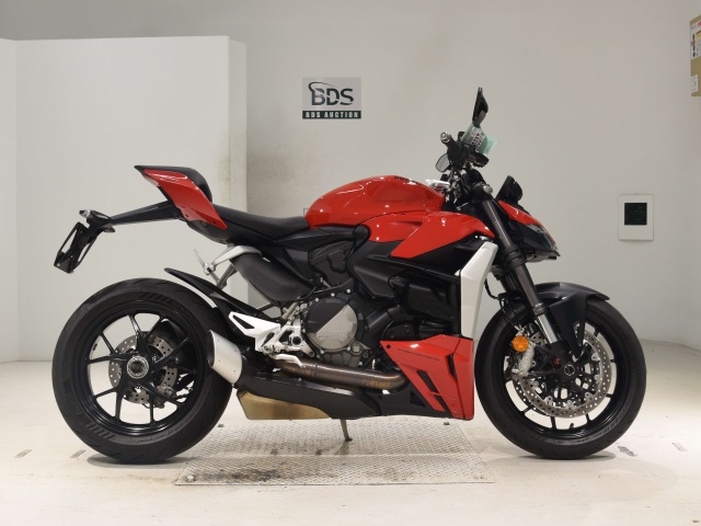 Ducati STREET FIGHTER V2