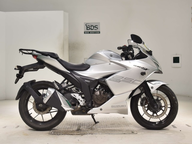 Suzuki GIXXER250SF