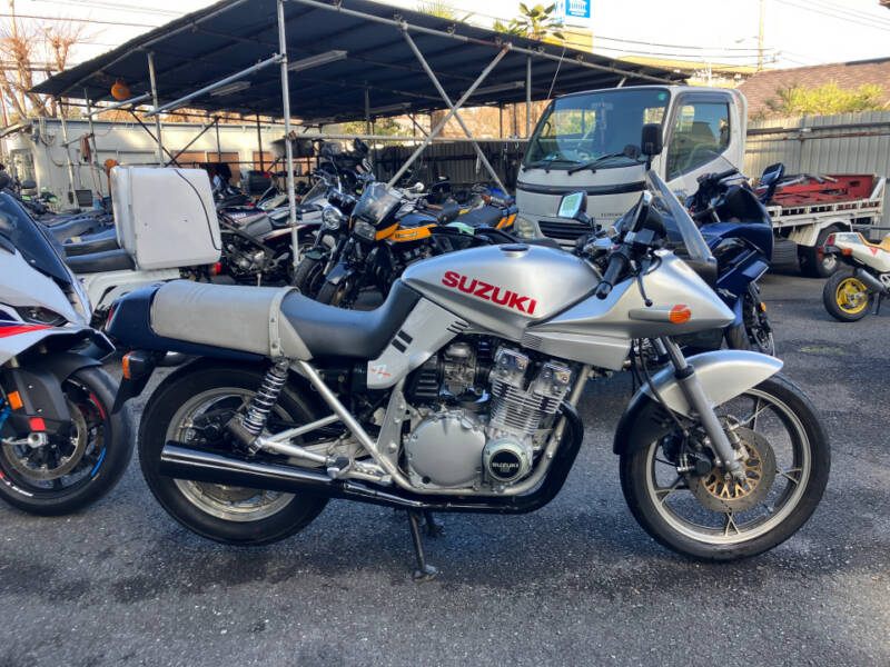 Suzuki GSX750S KATANA
