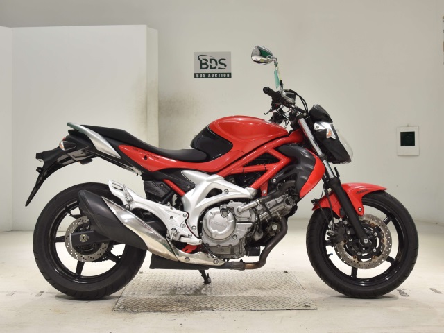 Suzuki GLADIUS SFV400