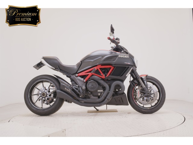 Ducati DIAVEL CARBON