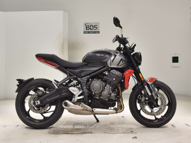 Triumph TRIDENT660