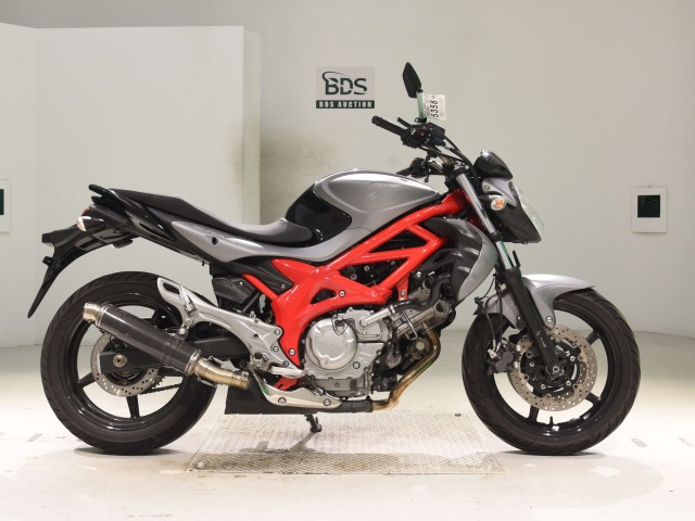 Suzuki GLADIUS SFV400