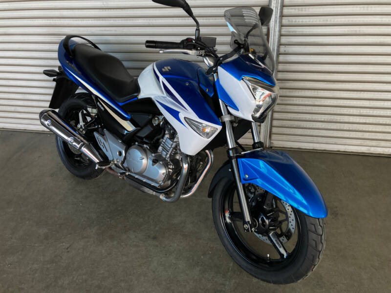 Suzuki GSR250