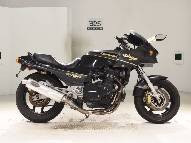 Kawasaki GPZ900R