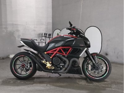 Ducati DIAVEL CARBON
