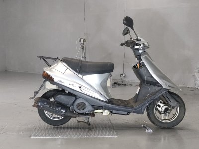Suzuki ADDRESS V100