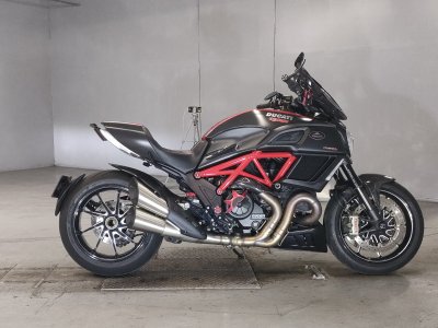 Ducati DIAVEL CARBON