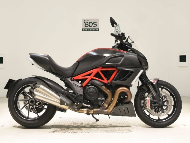 Ducati DIAVEL CARBON