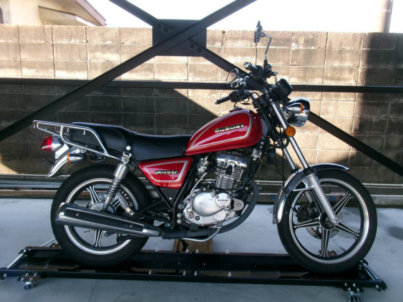 Suzuki GN125-2F