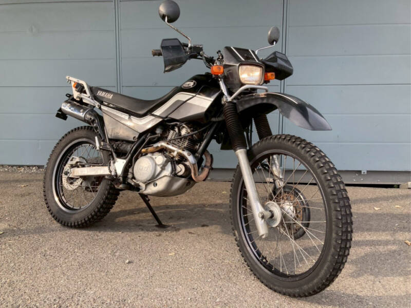 Yamaha SEROW XT225