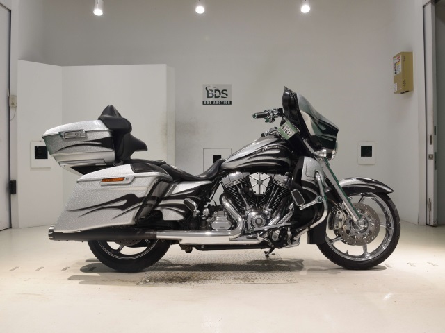 HD STREET GLIDE FLHXSE1800