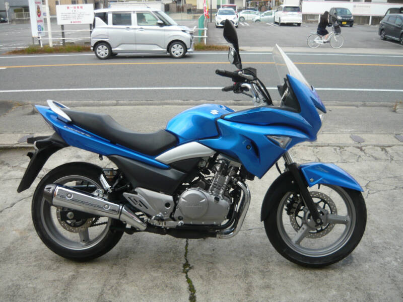 Suzuki GSR250S