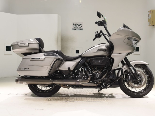 HD ROAD GLIDE FLTRXSE1923 CVO