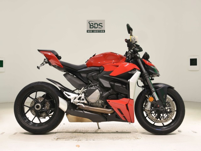 Ducati STREET FIGHTER V2