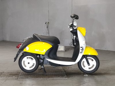 Yamaha E-VINO 2021