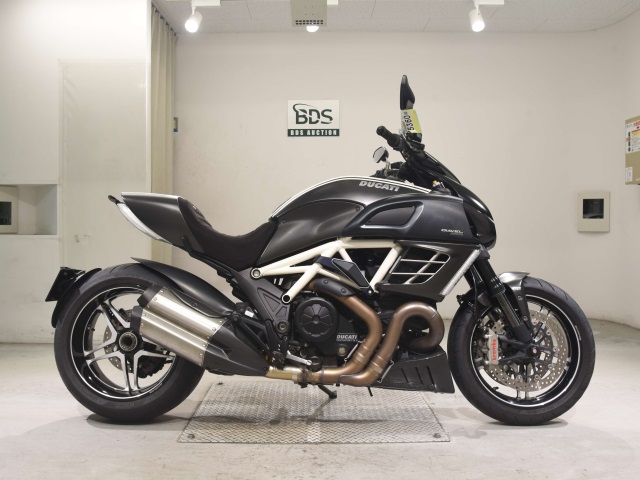Ducati DIAVEL 2012