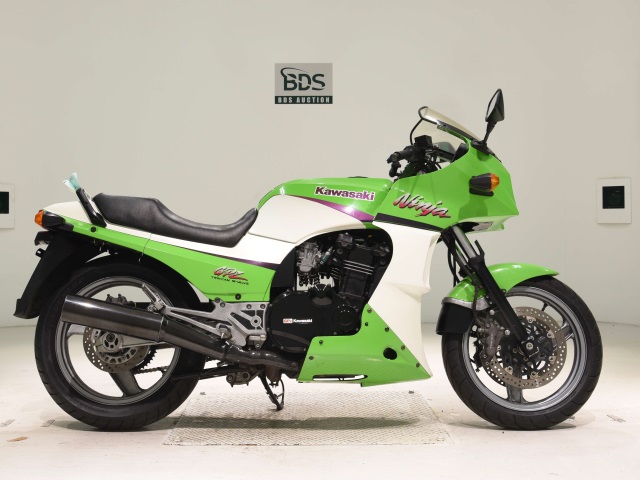 Kawasaki GPZ900R 1999