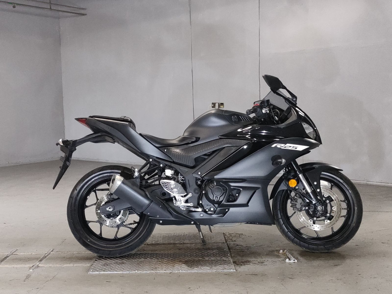 Yamaha YZF-R25 2021