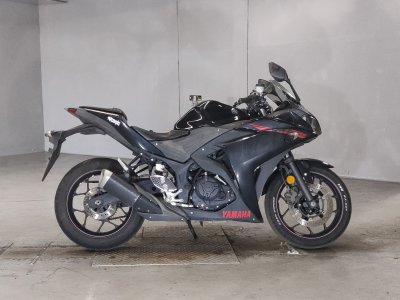 Yamaha YZF-R25 2015