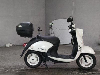 Yamaha E-VINO 2015