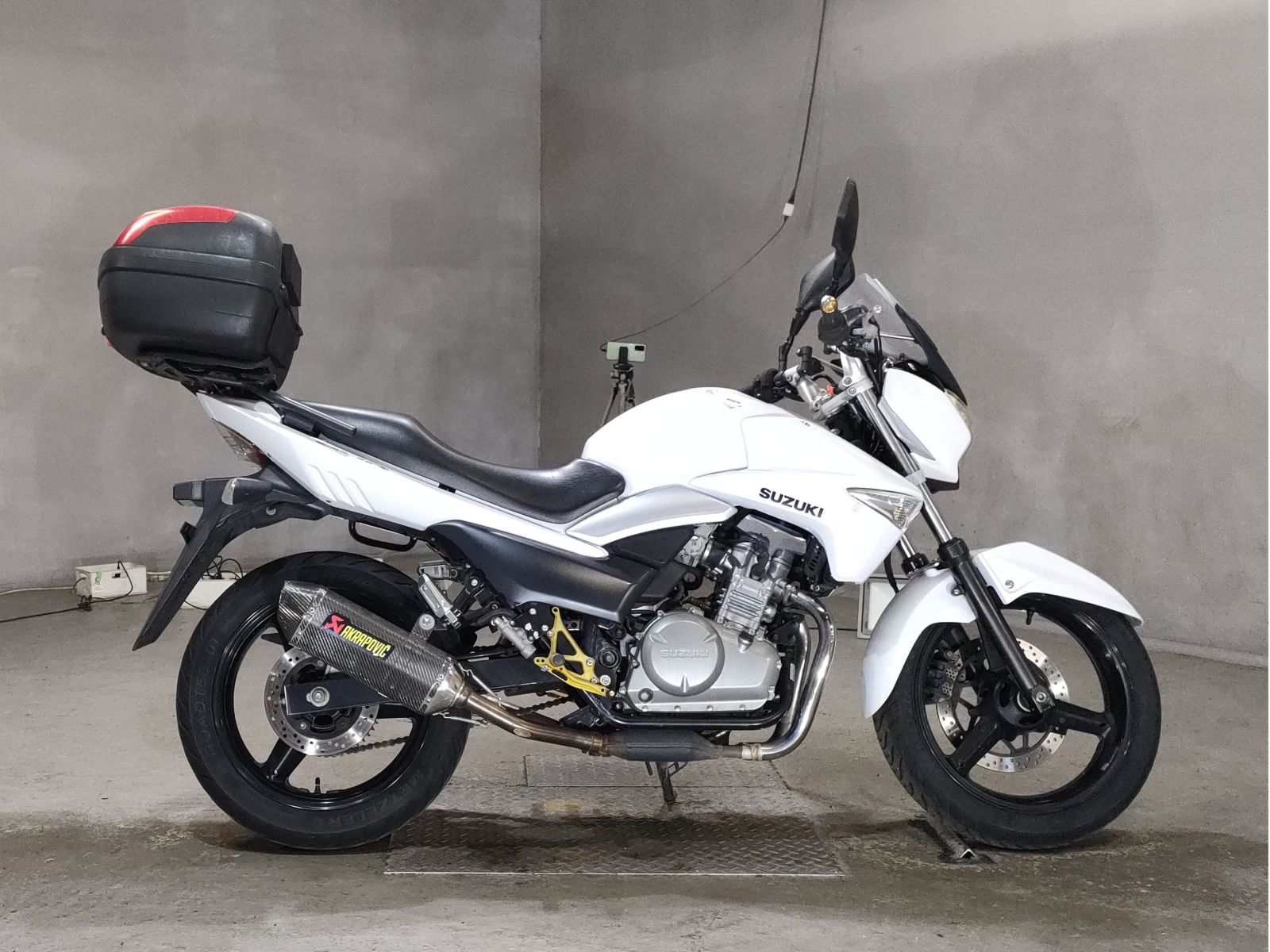 Suzuki GSR250