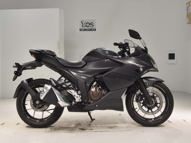 Suzuki GIXXER250SF