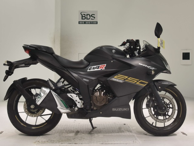 Suzuki GIXXER250SF