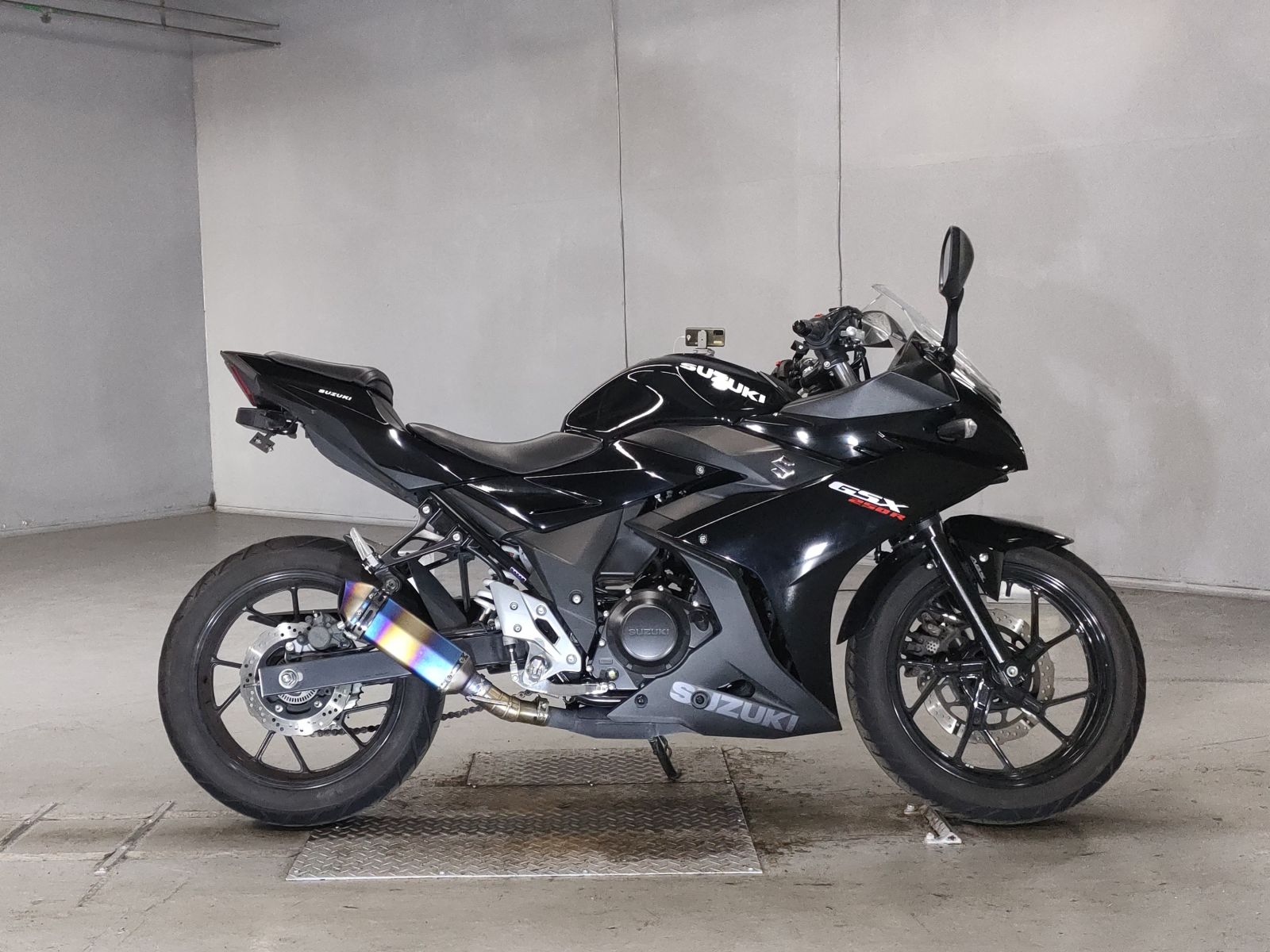Suzuki GSX250R 2023