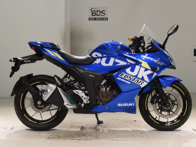 Suzuki GIXXER250SF
